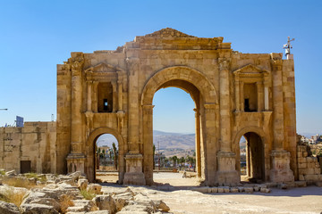 Fototapeta na wymiar Arch of old temple - Jordan