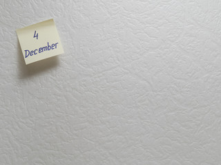 December 4, calendar date sticky note