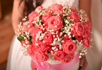 bride with wedding bouquet Свадебный букет