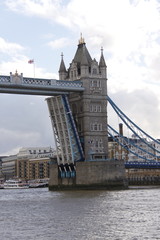 Tower Bridge sur la Tamise à Londres