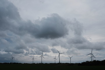 Wind Energie Landschaft mit Windkrafträdern