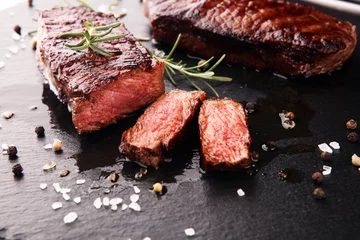 Foto auf Alu-Dibond Barbecue Rib Eye Steak oder Rumpsteak - Dry Aged Wagyu Entrecote Steak © beats_