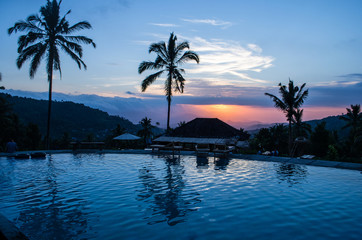 Obraz premium Coucher de soleil sur les rizières