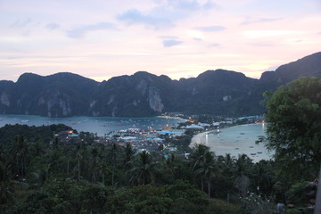 Fototapeta na wymiar Sunset on Phi Phi Don Island (Phuket, Thailand)