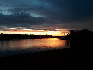 Pôr-do-sol no Rio Jacuí 