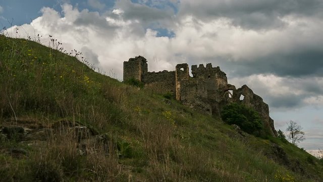 The Soimos Fortress is situated in the Lipova city, Arad County, Western Romania.
The fortress was built by the end of the 13th century by a noble family.