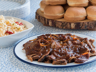 Beef Brisket Platter with Buns Horiz