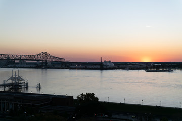 Fototapeta premium sunset over the Mississippi River in Baton Rouge