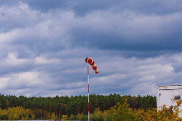 ein Windsack zeigt die Windrichtung an