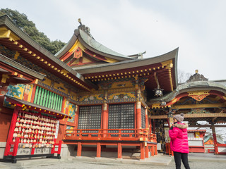 Travelers appreciate the beauty of the shrine Yūtoku Inari that are quiet in the morning before a full crowd with a tour group.
