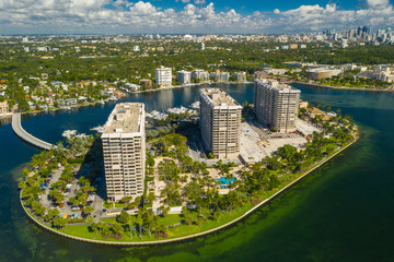 Fototapeta premium Aerial photo Grove Isle Condominium