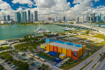 Obraz premium Aerial shot of the Miami Children Museum