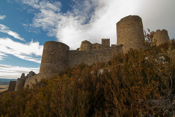 castillo en la monta&ntilde;a