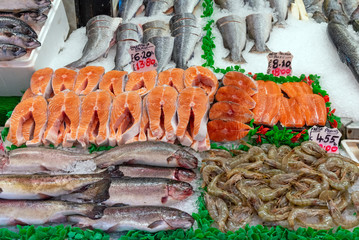 Salmon and prawns for sale at a market in London, UK - obrazy, fototapety, plakaty