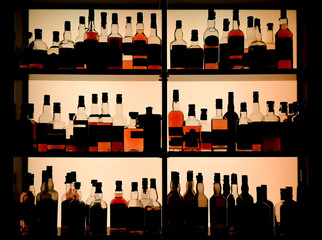Diverses bouteilles d& 39 alcool