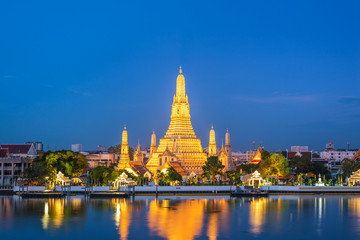 Fototapeta premium Bangkok Thailand, night city skyline at Wat Arun temple and Chao Phraya River