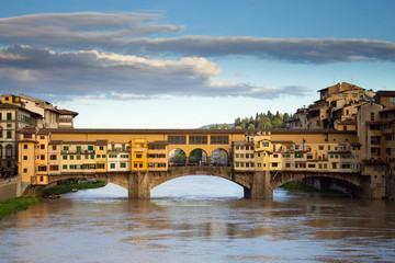 Obraz premium Puente Viejo o Ponte Vecchio Florencia Italia