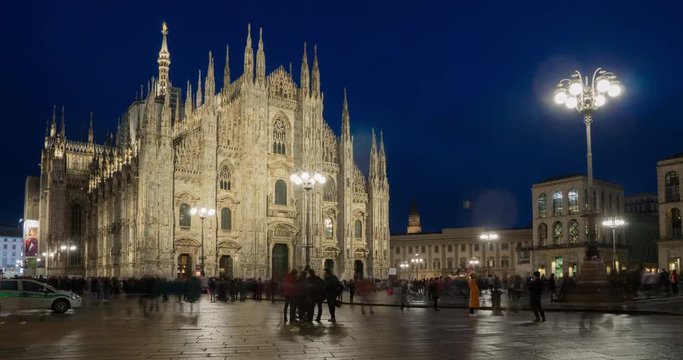 Evening view of the cathedral of Milan (Duomo di Milano, Italy) with tourists strolling on the square. Time lapse.