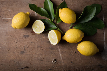 tavolo con limoni