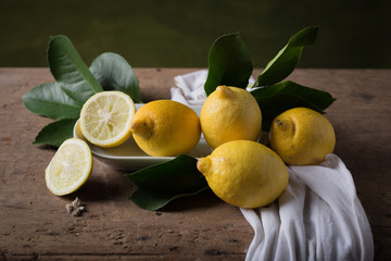 tavolo con limoni