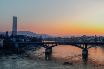 Obraz premium Basel bei Sonnenaufgang