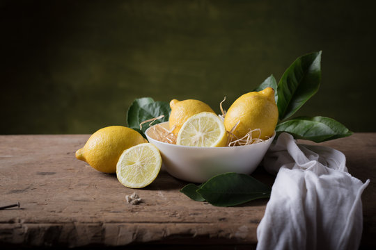 tavolo con limoni
