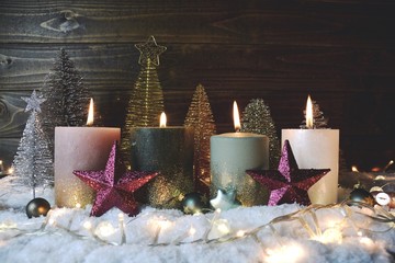 Adventskerzen - vierter Advent - Weihnachten Hintergrund Kerzen