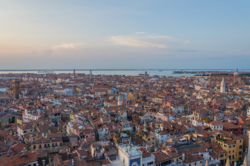 Fototapeta na wymiar The picturesque scenery of gorgeous and charming Venice