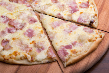 pepperoni, cheese, homemade, food, delicious, meal, tasty, italian, snack, dinner, tomato, mozzarella, slice, rustic, fresh, wooden, gourmet, eating, lunch, meat, fast, crust, sausage, melted, hot, 