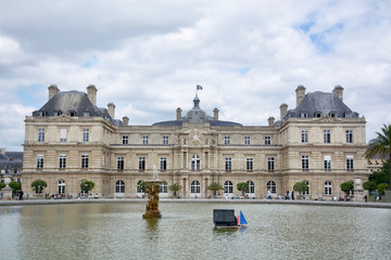 Fototapeta na wymiar Luxembourg Palace