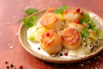 fried scallop with sauce