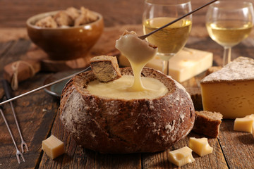 cheese fondue in bread bowl