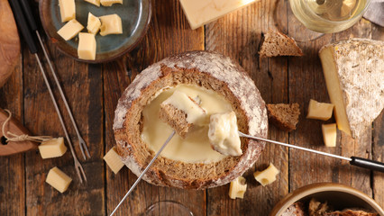 cheese fondue in bread bowl