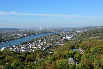Obraz premium blick auf rhein von drachenburg in königswinter 