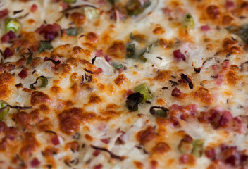 Traditioneller frischer Flammkuchen