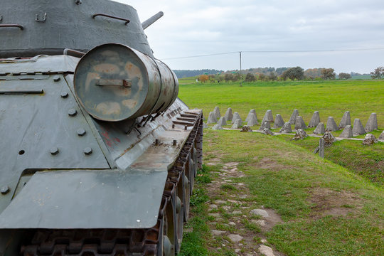 Polen Ostwall Panzersperren T34 Panzer Oder-Warthe-Bogen Liebenau Lubrza, Międzyrzecki Rejon Umocniony Drachenz&auml;hne Bollwerk zweiter weltkrieg ostwall bunkerwerk ost wall museum WWII