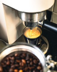 Espresso brewing with an espresso machine