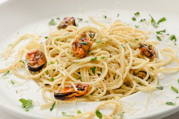 clams spaghetti on white ceramic plate