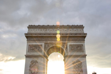 Fototapeta na wymiar Arch of triumph in paris