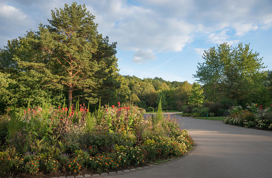 Sch&ouml;ne Parklandschaft Herbst im Ostpark M&uuml;nchen