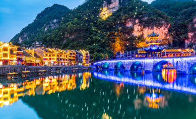 Obraz premium Beautiful nightscape of the ancient city of Zhenyuan..