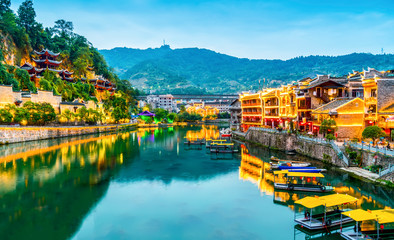 Obraz premium Beautiful nightscape of the ancient city of Zhenyuan..