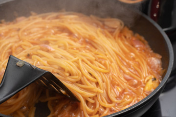 Spagetti in der Pfanne