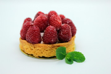Cake with fresh raspberries and mint