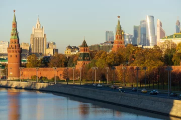 Tuinposter Landscape overlooking the Moscow skyscrapers, the Kremlin and the river © grek881