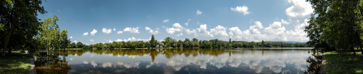 Fototapeta na wymiar Lake panorama