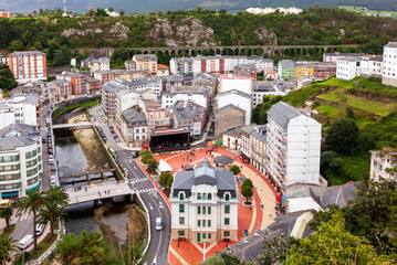 Fototapeta premium Vista aérea de Luarca, pueblo turístico de Asturias
