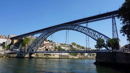Fototapeta na wymiar dom luis bridge over the portuguese douro river