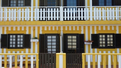 Fototapeta premium colorful houses of costa nova in portugal