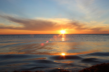 Fototapeta na wymiar winter sea sunset